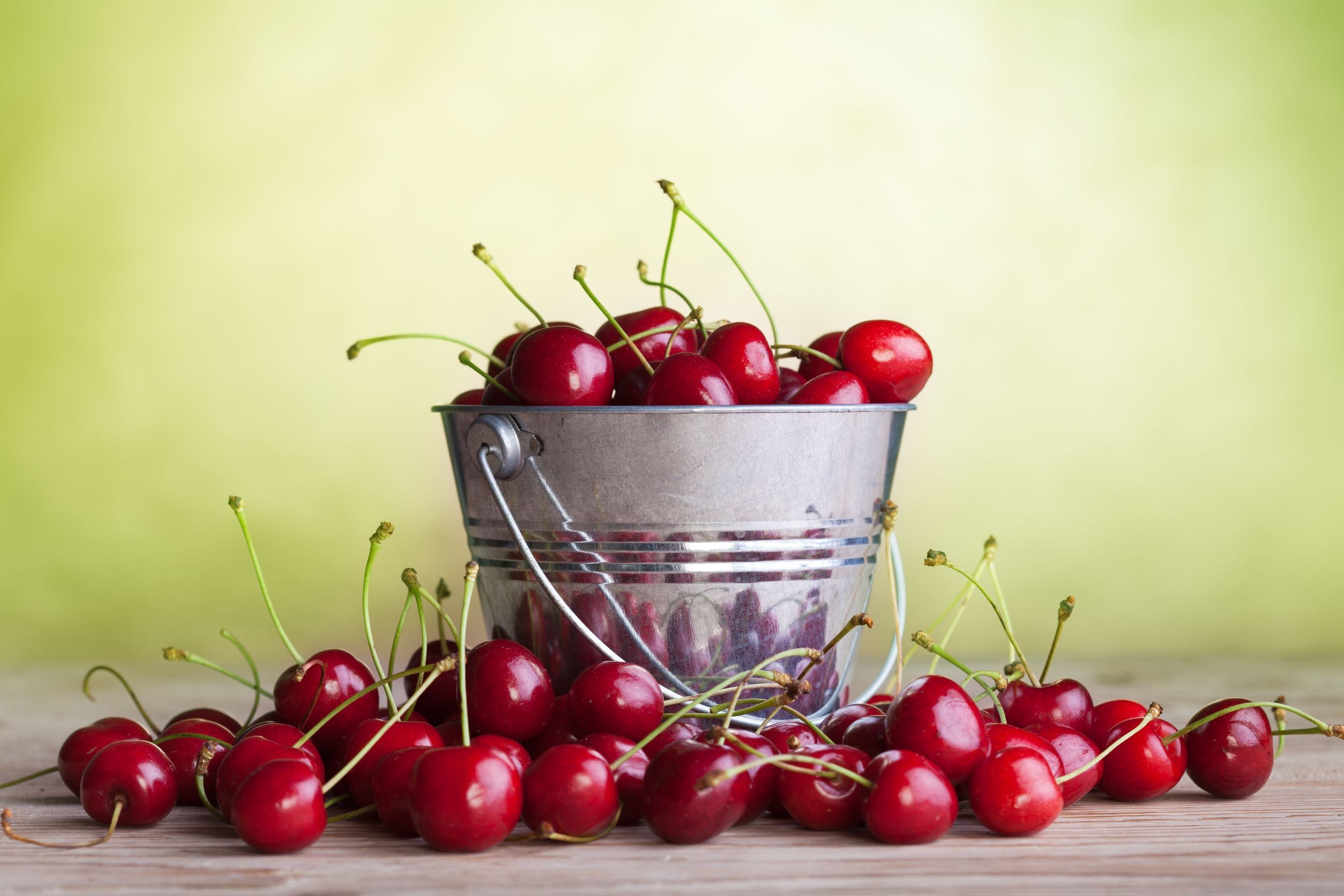 10 Amazing Reasons to Eat Cherries