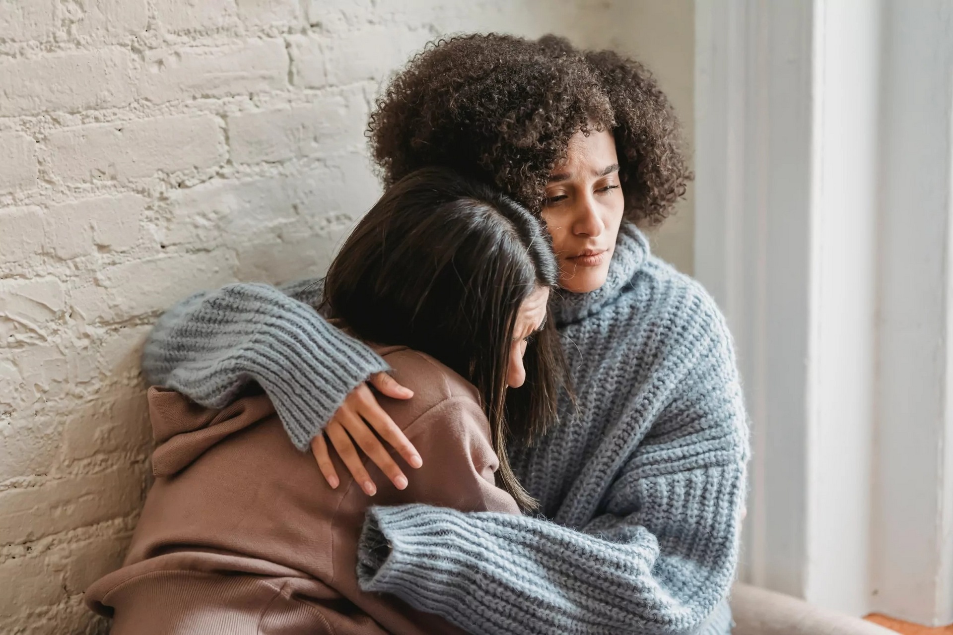 7 Ways to Give a Helping Hand to Someone with Depression
