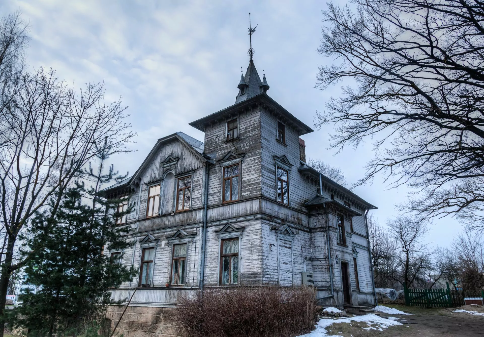 Visiting a haunted house