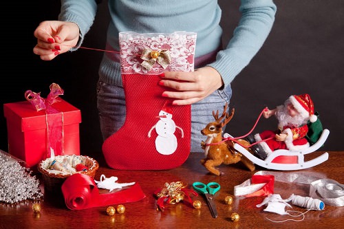10 Budget-Friendly DIY Christmas Decorations