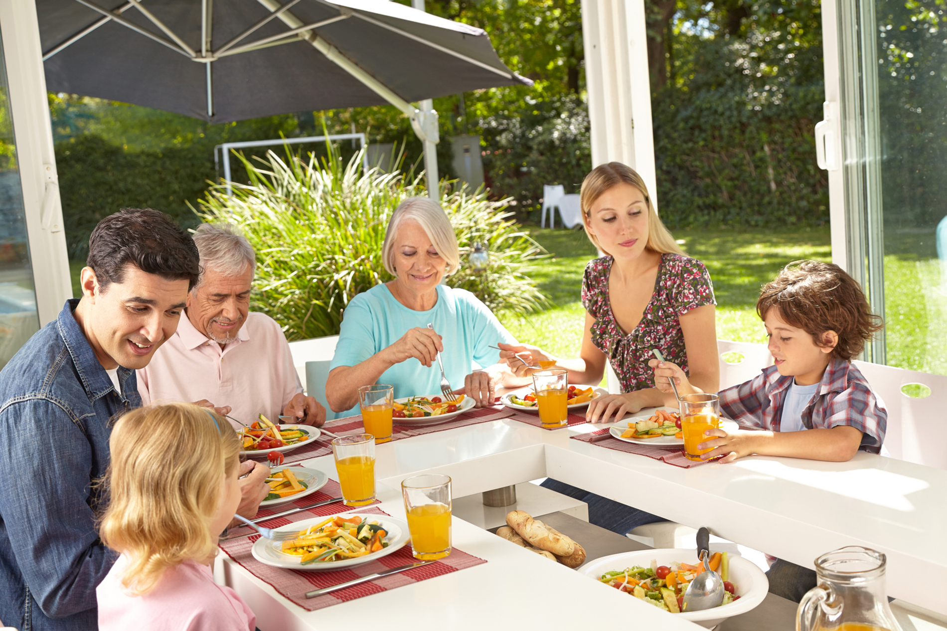 7 Reasons Why Eating Together as a Family Is So Precious