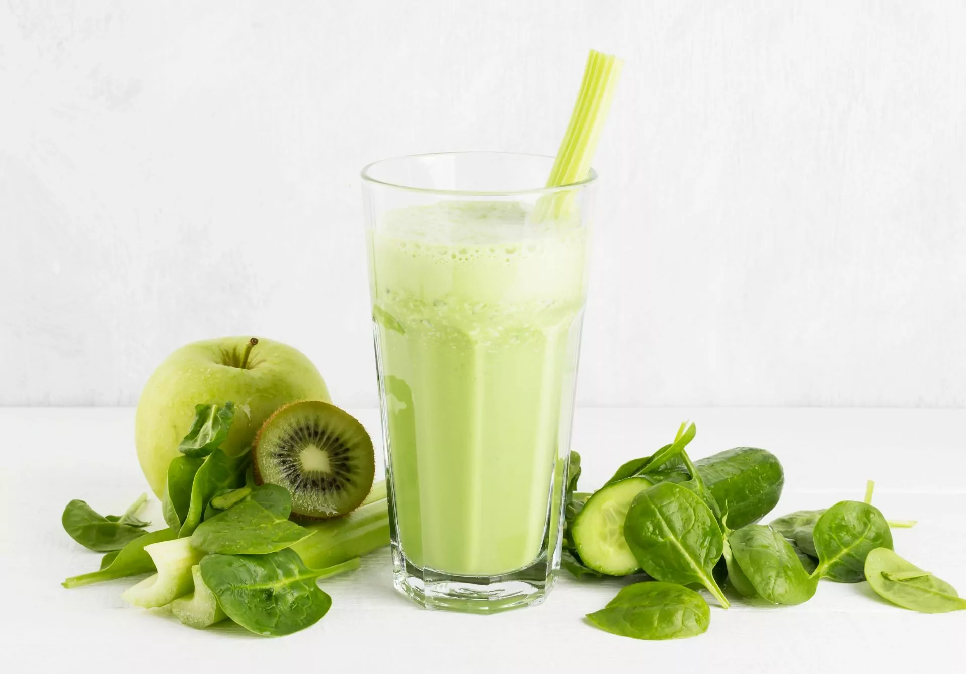 Kiwi Apple Celery Smoothie