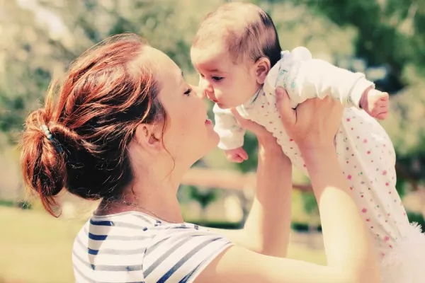 7 Perks of Having a Baby in Your 20s