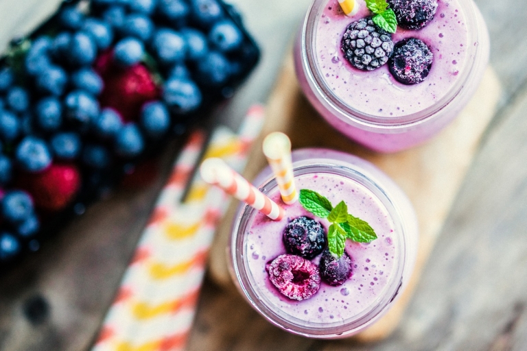 4 Ways to Make a Milkshake without Ice Cream Womanitely