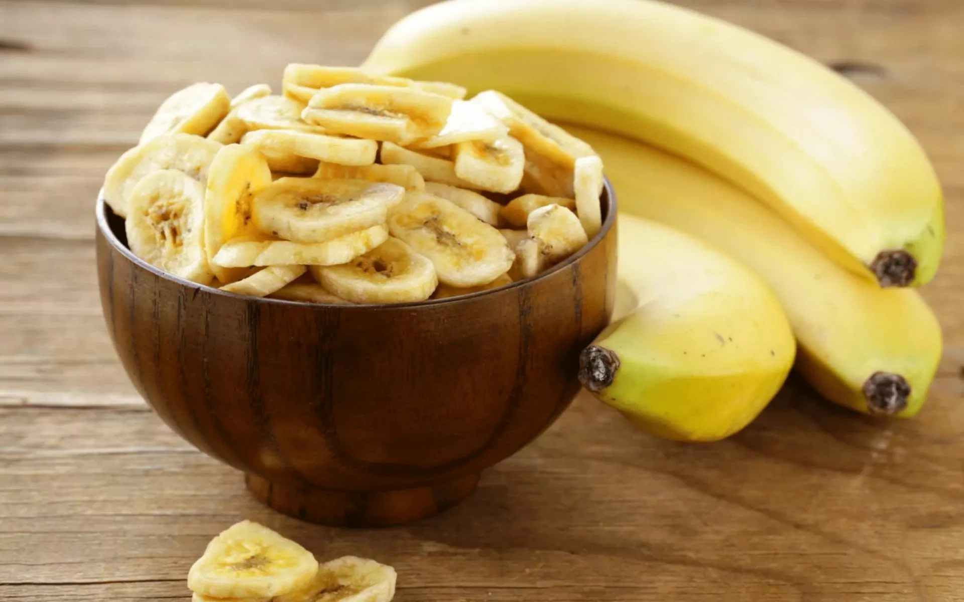 7 Reasons Girls Should Eat 3 Bananas Daily