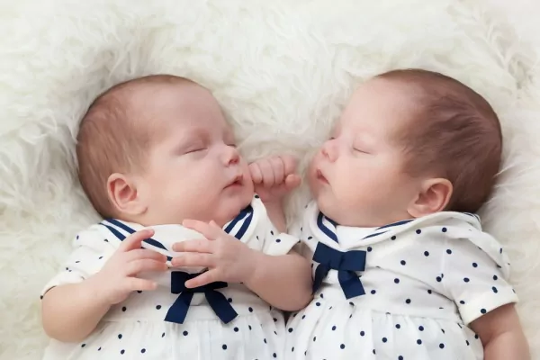 10 Essential Tips for Raising Twins