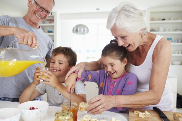 7 Ways to Teach Your Children to Respect Their Grandparents