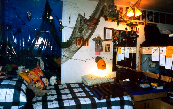 7 Dorm Room Things Only 90s Girls Remember