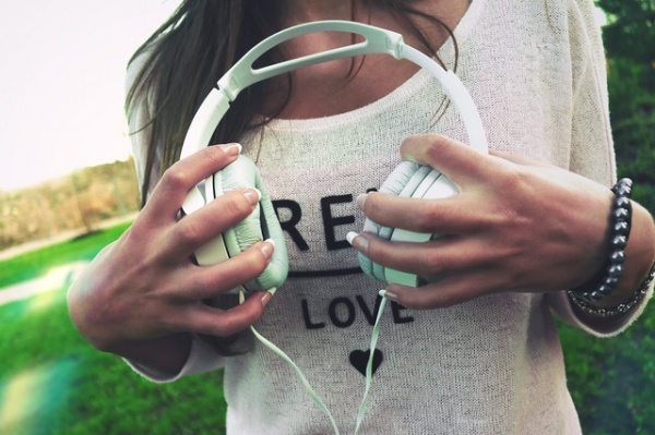 7 Times When Wearing Headphones Does Not Mean 