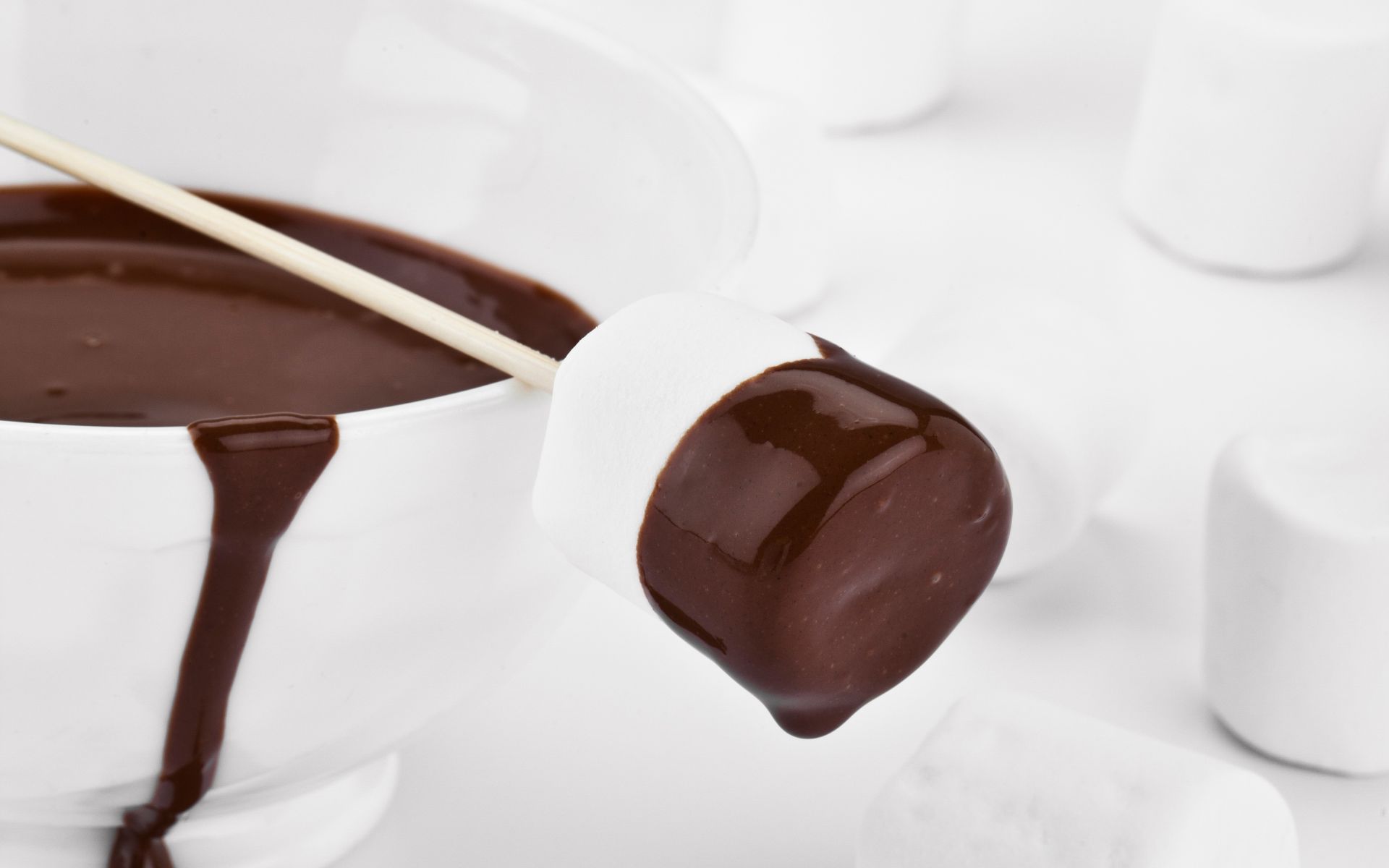 Chocolate-Dipped Marshmallows