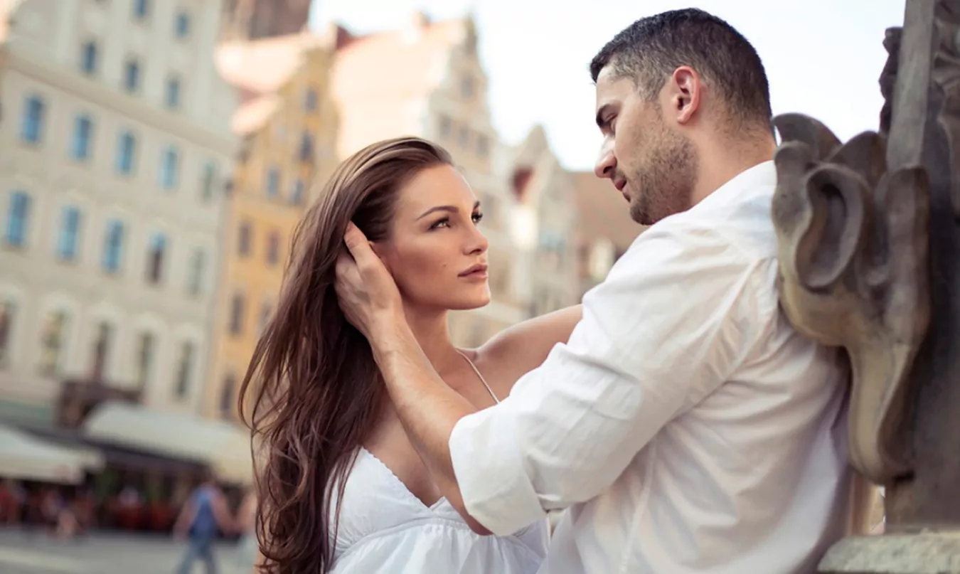Eye contact 10 Obvious Signs a Guy Is Flirting with You
