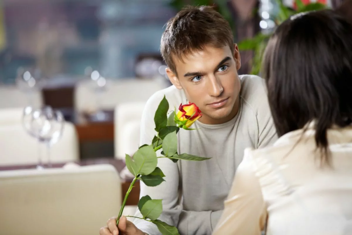 Raised eyebrows 10 Obvious Signs a Guy Is Flirting with You