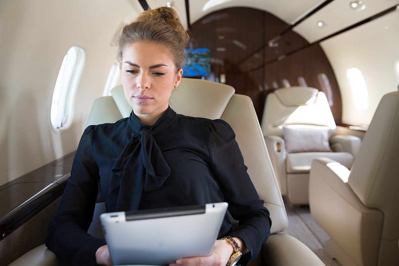 10 Stylish Jet Charter Outfit Ideas