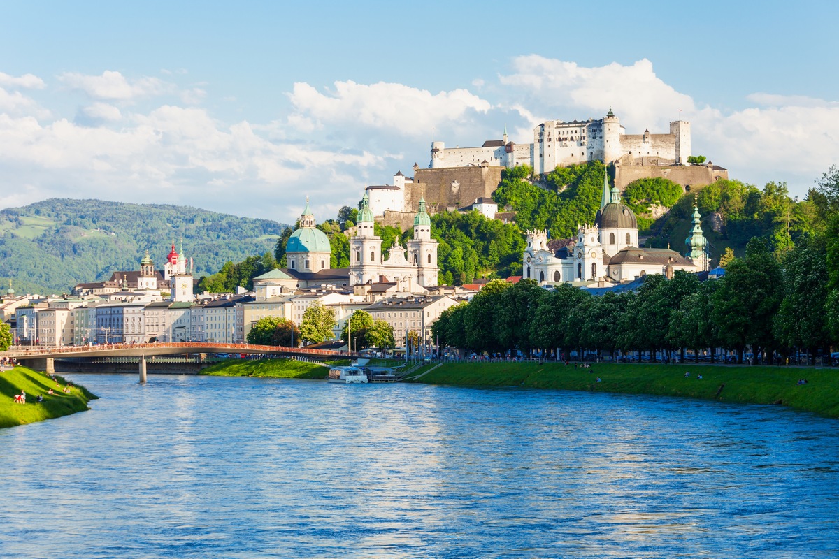 Hohensalzburg Castle – Salzburg, Austria (548-933 years) 10 most Beautiful Old Buildings