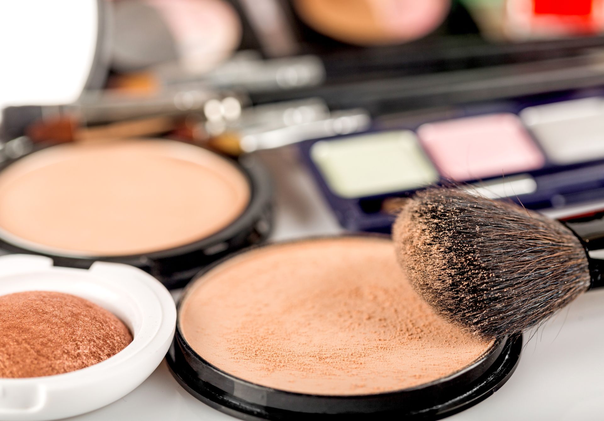12 Essential Tips on How to Wear Bronzer