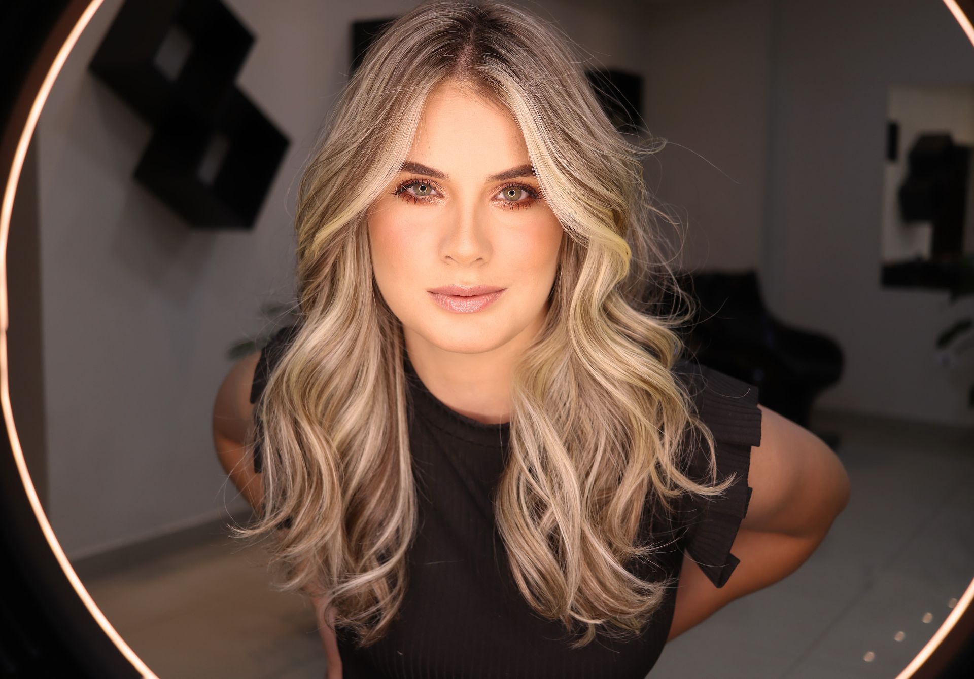 Soft Waves with Highlights